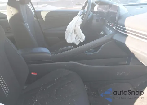 2024 Hyundai Elantra Sel z USA, uszkodzony, nr VIN KMHLM4DG6RU652252